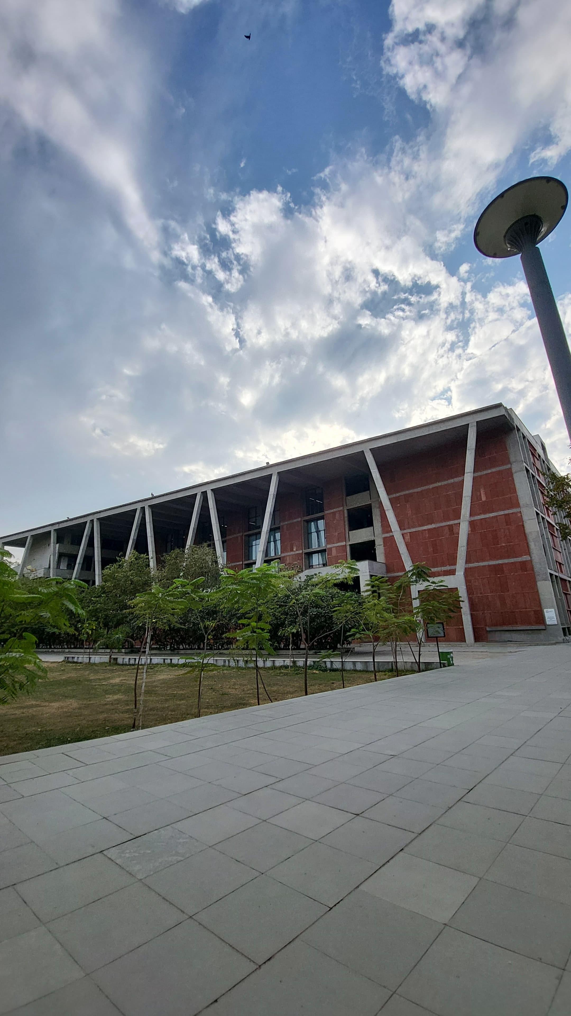 Ahmedabad University, Amrut Mody School of Management Campus photo 1